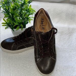 Brown Leather Low-Top Sneakers with Lace-Up Design